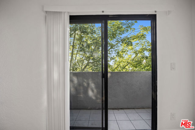 412 Coronado Terrace, Los Angeles CA: https://media.crmls.org/mediaz/270cc03a-a5be-4132-b9f9-30e7450b72cd.jpg