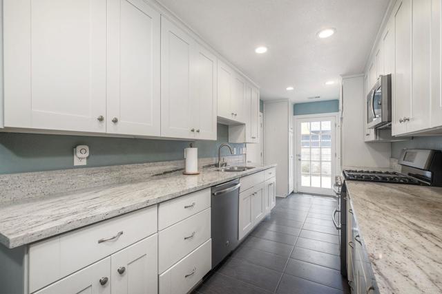 Detail Gallery Image 9 of 25 For 769 Magnolia Ave #B,  Carlsbad,  CA 92008 - 3 Beds | 2 Baths