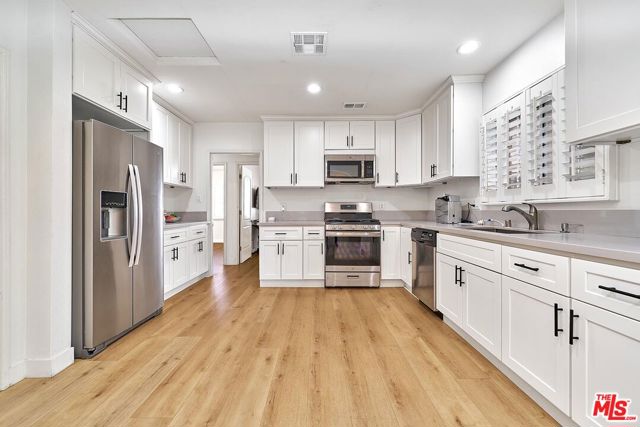 1856 W 14th Street, Los Angeles CA: https://media.crmls.org/mediaz/270d83f5-2bd0-4e09-9f5f-efd09db98f19.jpg