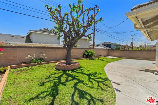 19714 Galway Avenue, Carson CA: https://media.crmls.org/mediaz/270de485-49d2-49cf-ab1e-9ce49ba2c0cf.jpg