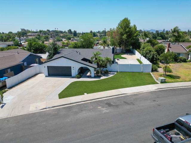Detail Gallery Image 2 of 32 For 529 Valley Meadow Pl, Escondido,  CA 92027 - 3 Beds | 2 Baths