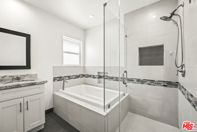 23046 Leonora Drive, Woodland Hills CA: https://media.crmls.org/mediaz/27100396-902e-4738-9b89-b428234b0e82.jpg