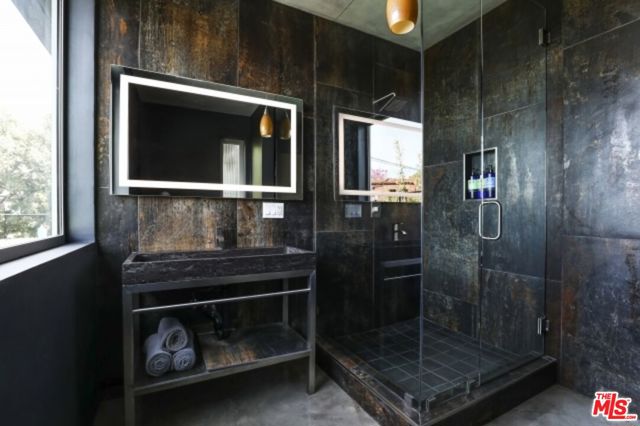 11462 LAURELCREST Road, Studio City CA: https://media.crmls.org/mediaz/2710db7a-009f-49d9-b412-5fa62d15c56a.jpg
