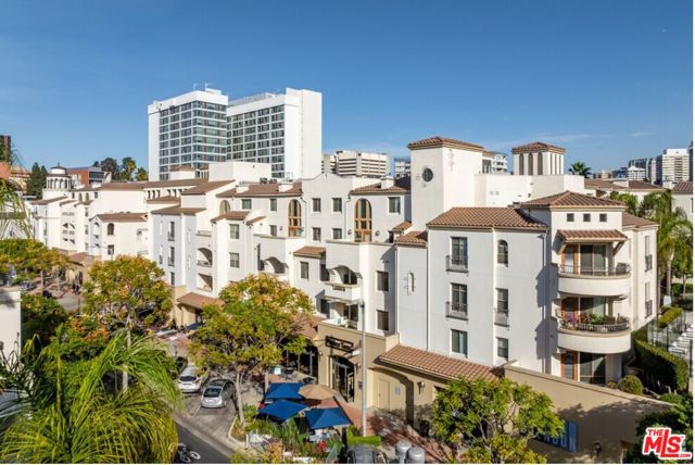 1060 GLENDON Avenue, Los Angeles CA: https://media.crmls.org/mediaz/27118ab5-d30b-4bbc-b7e6-1f862959ada1.jpg