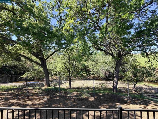 16711 Marsh Creek Rd, Clayton CA: https://media.crmls.org/mediaz/2711a8b0-62f2-4c77-b720-ca381d930ffd.jpg