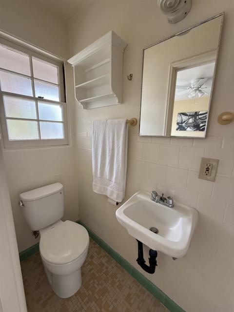 1205 Park Row, La Jolla CA: https://media.crmls.org/mediaz/2711b018-ef08-4595-b18c-b43904900a89.jpg