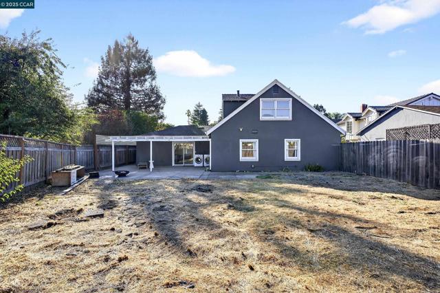 5774 Friar Ct, El Sobrante CA: https://media.crmls.org/mediaz/2711d31c-4bde-44e2-8564-027af114d363.jpg