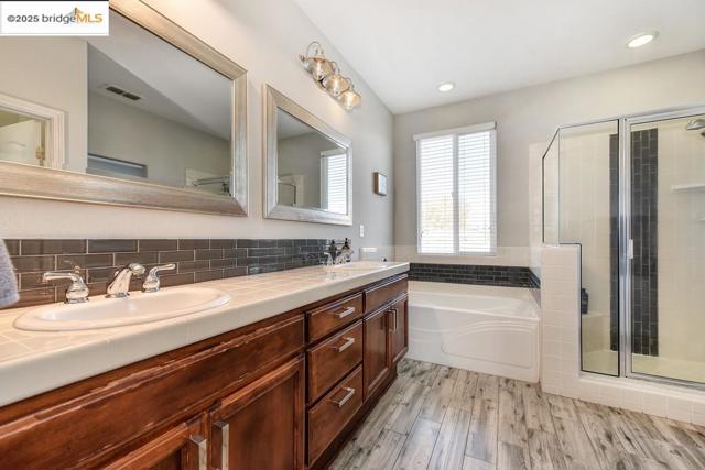 Image 39 of 43 For 390 Caravaggio Cir