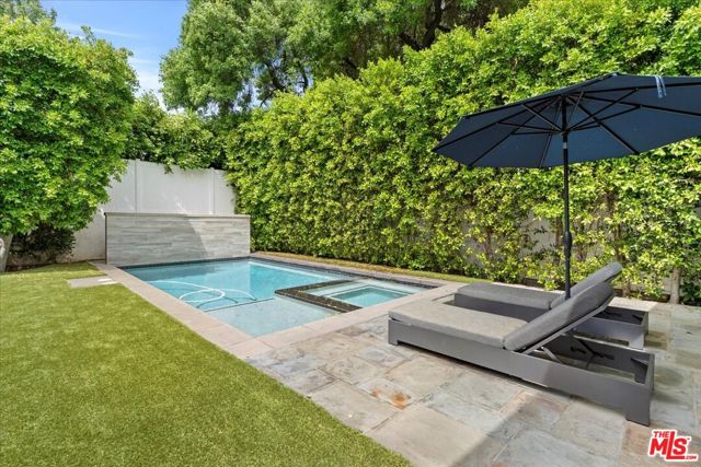 4105 Bellingham Avenue, Studio City CA: https://media.crmls.org/mediaz/2712c73d-6bd0-4b94-9b23-920532eddff5.jpg