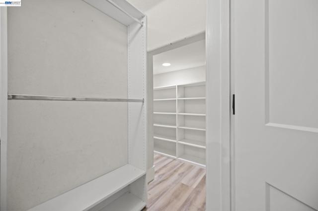 9 Cross Bridge Pl, Danville CA: https://media.crmls.org/mediaz/2713057d-40ec-44bd-aee1-46dc739ae2ae.jpg