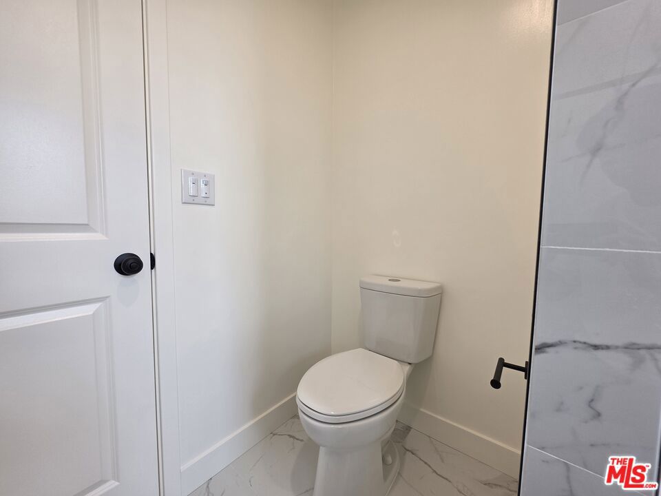 https://media.crmls.org/mediaz/2713444d-7fe2-4f0e-8319-72395fa4bc35.jpg?preset=X-Large