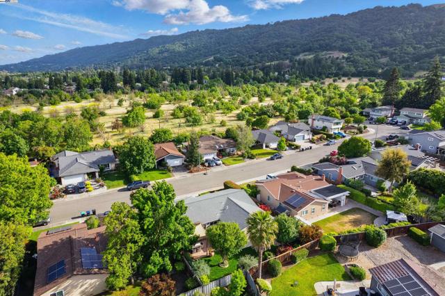 3644 Ashwood Drive, Pleasanton CA: https://media.crmls.org/mediaz/2713df3c-1c88-422f-955d-0d8bae159e10.jpg
