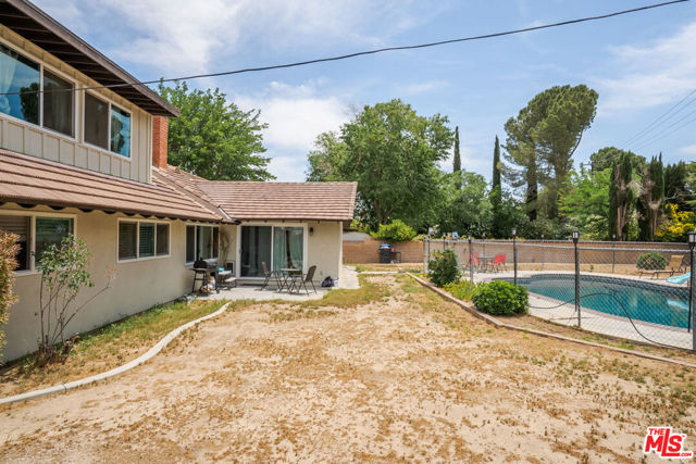 43818 Halcom Avenue, Lancaster CA: https://media.crmls.org/mediaz/2713e597-2882-4e98-ba6a-babbddb78d80.jpg