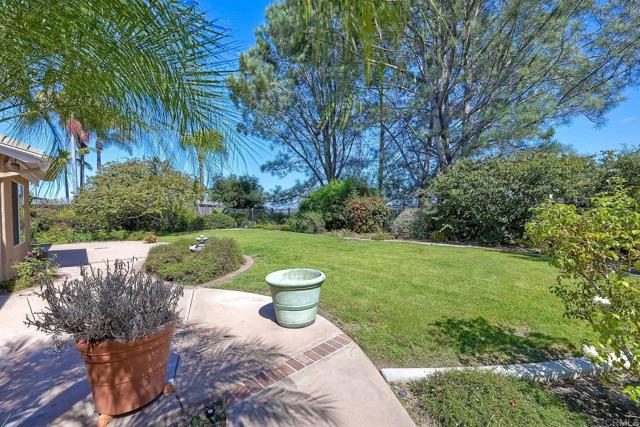 5141 Palmera Dr, Oceanside CA: https://media.crmls.org/mediaz/27144a11-29b5-4fb8-8d70-3255c4d8f5e2.jpg