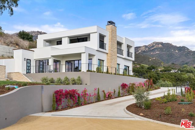 2082 Las Canoas Road, Santa Barbara CA: https://media.crmls.org/mediaz/2714d0a2-5ce6-4c73-a808-d68b52b981c2.jpg