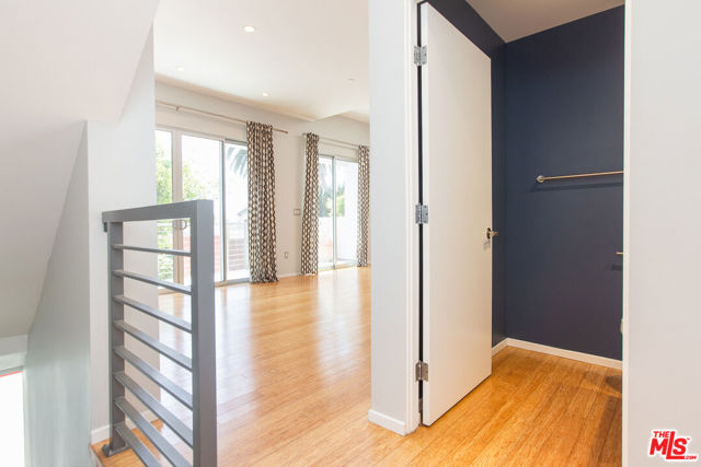 3907 De Longpre Avenue, Los Angeles CA: https://media.crmls.org/mediaz/271583a2-b631-4741-ac9b-311283d1aa16.jpg