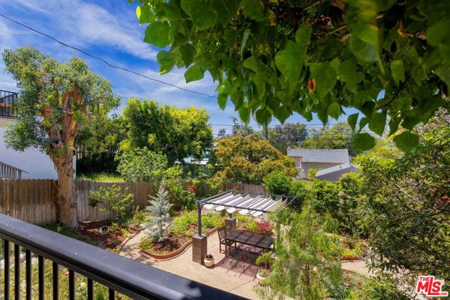 2249 Linnington Avenue, Los Angeles CA: https://media.crmls.org/mediaz/271627e9-e385-4aa0-a350-6f3e7468311c.jpg