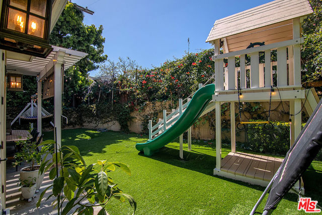 969 S Carmelina Avenue, Los Angeles CA: https://media.crmls.org/mediaz/27164d26-79db-4b14-b6dd-8af77d1dcc31.jpg