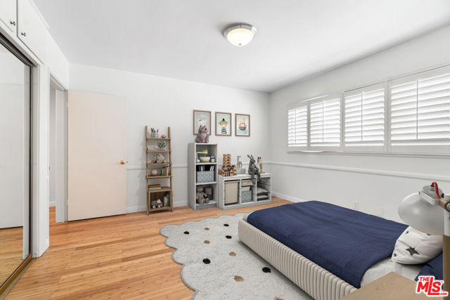 5210 S Corning Avenue, Los Angeles CA: https://media.crmls.org/mediaz/27170fce-c7ab-448a-aa7b-f0aaa876b6ab.jpg