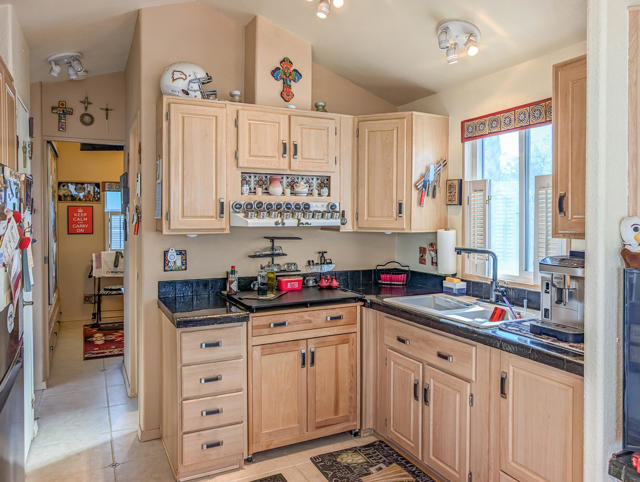 70200 Dillon Road, Desert Hot Springs CA: https://media.crmls.org/mediaz/27178fc9-bfdd-46b9-b677-0421d59480b2.jpg
