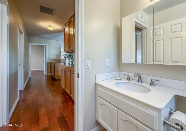 3331 Monte Carlo Drive, Thousand Oaks CA: https://media.crmls.org/mediaz/27179086-c289-4945-92a2-207f8e14ce9a.jpg
