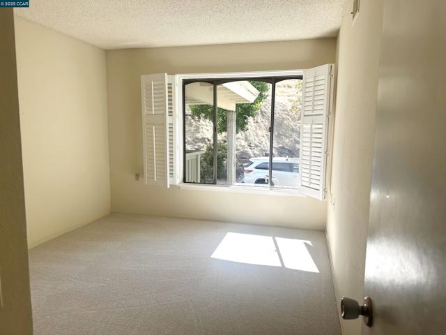 1601 Oakmont Dr, Walnut Creek CA: https://media.crmls.org/mediaz/27193a20-e181-419f-a978-498427996922.jpg