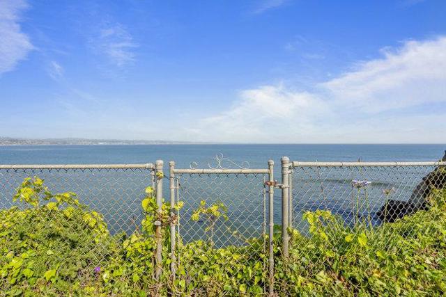 4750 Opal Cliff Drive, Santa Cruz CA: https://media.crmls.org/mediaz/271979d0-7f2a-4bd5-9e81-f689b08b903a.jpg