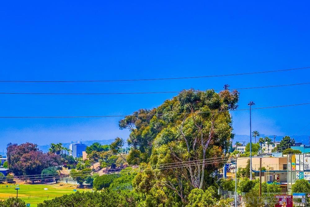 https://media.crmls.org/mediaz/2719b6eb-4637-4dc8-8d1d-ae3c18aa1985.jpg?preset=X-Large