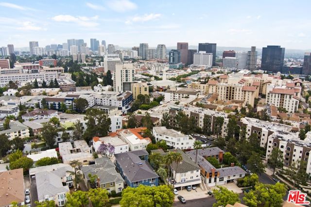 11051 Strathmore Drive, Los Angeles CA: https://media.crmls.org/mediaz/2719ba71-c38f-4861-868c-3cd87c5f8aed.jpg