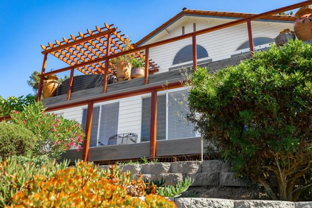 18530 Berta Ridge Place, Salinas CA: https://media.crmls.org/mediaz/2719e75b-ee57-4fb7-8077-dc664e9b6f6b.jpg