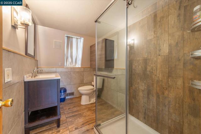 12255 Sierra Dr, Truckee CA: https://media.crmls.org/mediaz/271a3052-9775-427b-a643-47872fb9d2ed.jpg
