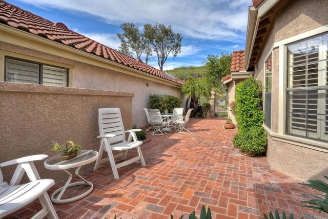 Detail Gallery Image 5 of 62 For 28766 Vista Valley Dr, Vista,  CA 92084 - 2 Beds | 2 Baths