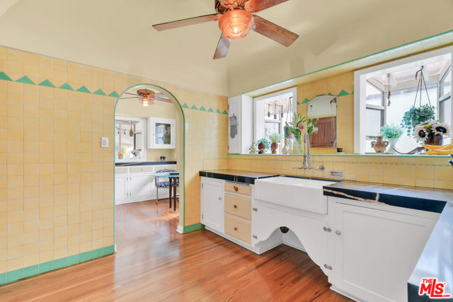 4183 6th Avenue, Los Angeles CA: https://media.crmls.org/mediaz/271aa1d8-6d06-48b5-ab71-fd74a897167a.jpg