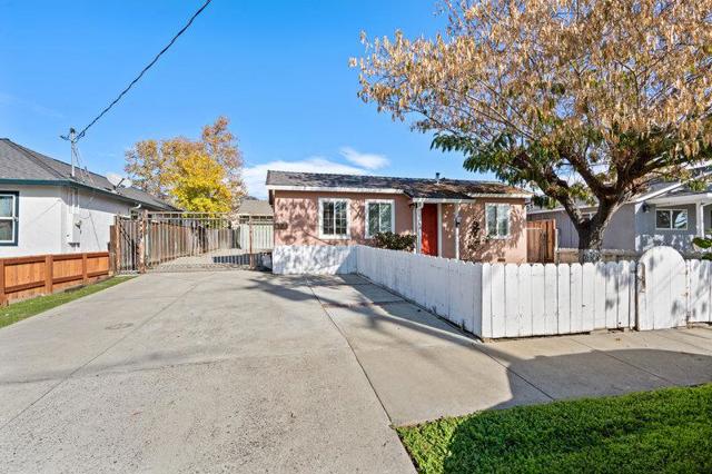 176 Laumer Avenue, San Jose CA: https://media.crmls.org/mediaz/271ad337-acdb-406b-99a3-e6e5dce8c4f6.jpg