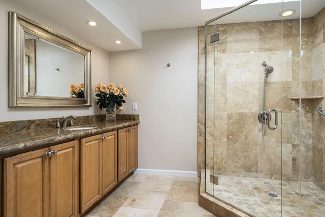 2 Rutgers Court, Rancho Mirage CA: https://media.crmls.org/mediaz/271b2107-2b06-4b0f-a679-960ea66ea0fa.jpg