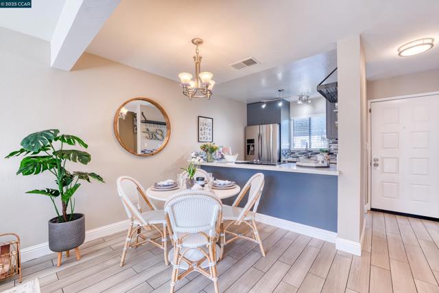 1821 Paseo Laguna Seco, Livermore CA: https://media.crmls.org/mediaz/271b5613-9604-4f5c-89bb-8e72896e06e2.jpg
