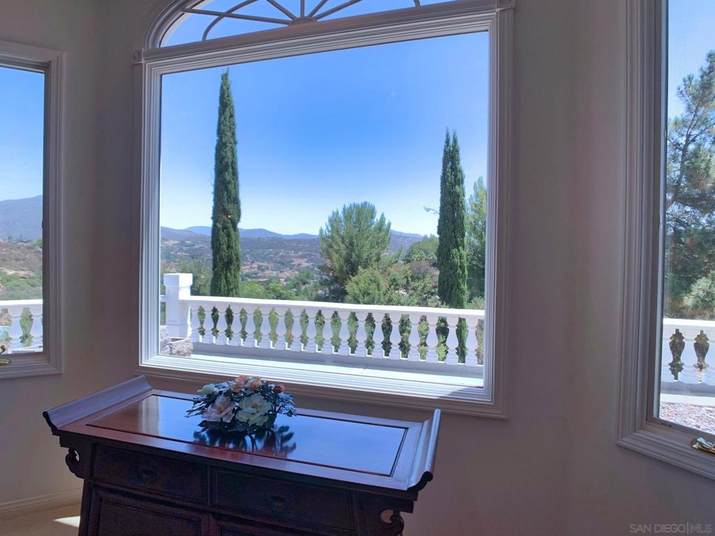 MLS #250034393SD img 15