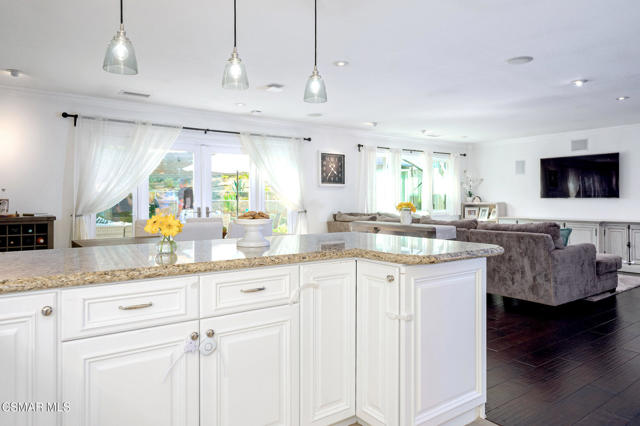 26007 Philrich Circle, Calabasas CA: https://media.crmls.org/mediaz/271c9502-e9c1-4eb6-a3d6-fac3b4f096d2.jpg