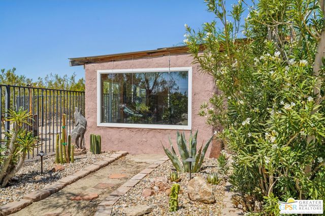 22950 Henry Road, Desert Hot Springs CA: https://media.crmls.org/mediaz/271cb654-59b9-4af0-8b1c-c24c84279932.jpg