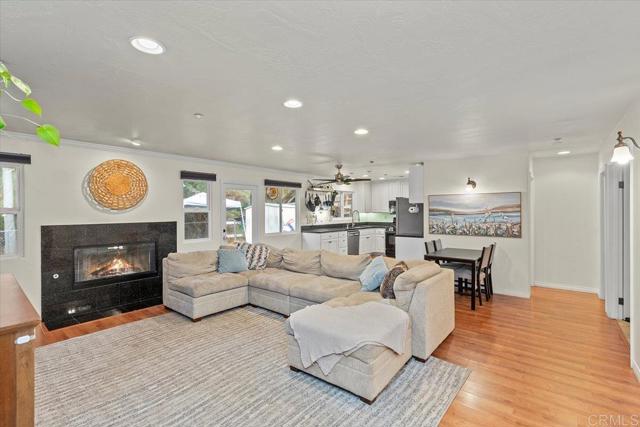 Image 5 of 35 For 933 Silverbrook Drive