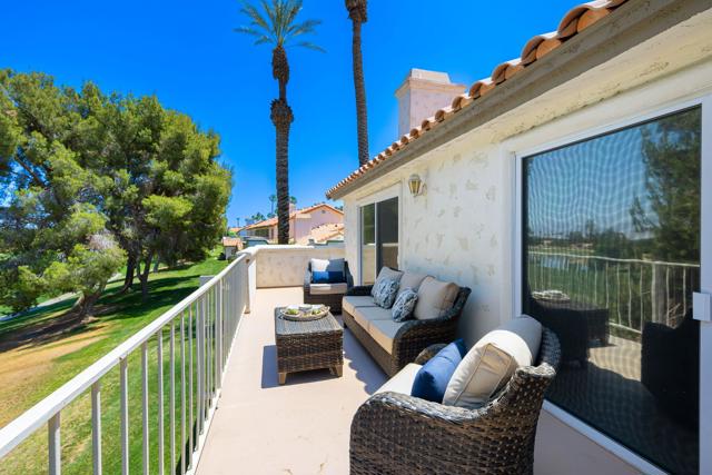 340 Vista Royale Drive, Palm Desert CA: https://media.crmls.org/mediaz/271cf02b-01be-4514-8552-d2c639f829d7.jpg