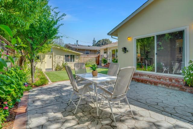 1583 Mitchell Way, Redwood City CA: https://media.crmls.org/mediaz/271d2988-3770-4708-be22-2f5205ae48d4.jpg