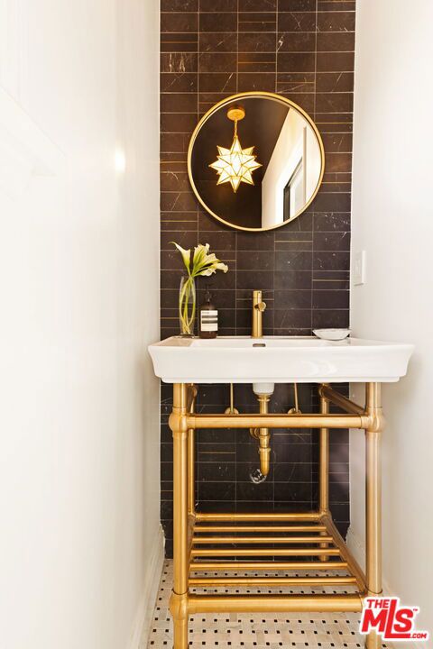 13128 Hartsook Street, Sherman Oaks CA: https://media.crmls.org/mediaz/271d2ee5-4998-453a-ba83-119346551785.jpg