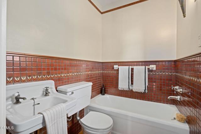 402 Lynn Drive, Ventura CA: https://media.crmls.org/mediaz/271d92d4-be25-4f2a-8b18-1c5d085f8964.jpg