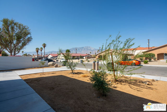 13704 Sarita Drive, Desert Hot Springs CA: https://media.crmls.org/mediaz/271deef2-f731-47fa-ae5e-30e5eb2dcb4e.jpg