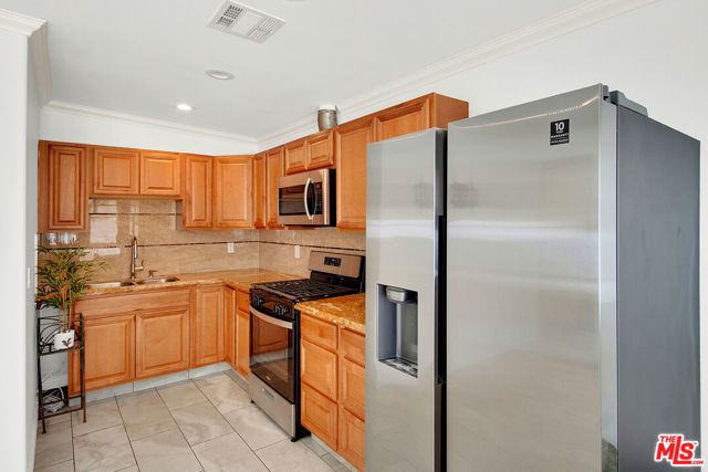 115 W Floral Avenue, Arcadia CA: https://media.crmls.org/mediaz/271e22e5-ff20-4948-8a3a-67e3718940f5.jpg