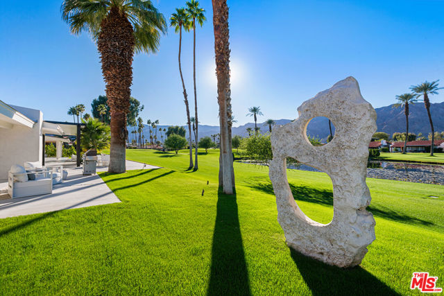 49723 Avenida Montero, La Quinta CA: https://media.crmls.org/mediaz/271e4f71-8bc6-4fd9-8d2c-32067f21ee7a.jpg