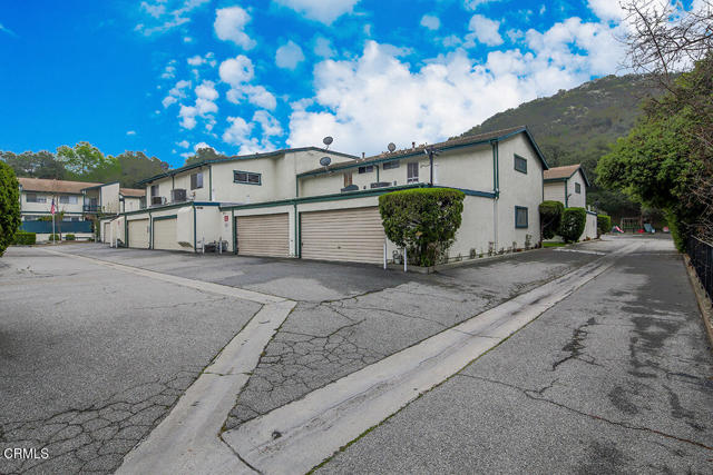 6832 1/2 Saint Estaban Street, Los Angeles CA: https://media.crmls.org/mediaz/271f2446-5a60-4e36-89d4-49c02518a15c.jpg