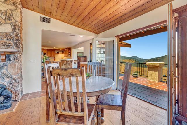 Detail Gallery Image 5 of 35 For 2702 Country Club Dr, Escondido,  CA 92029 - 4 Beds | 3 Baths