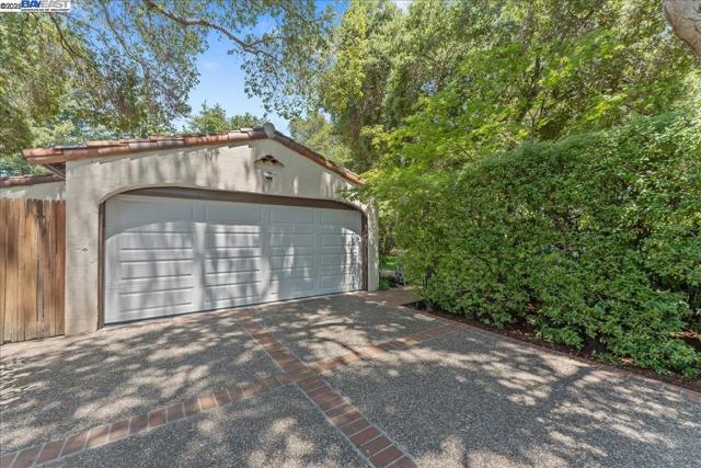 405 Kingsley Ave, Palo Alto CA: https://media.crmls.org/mediaz/27207275-38a1-4337-b605-4bad9e2fedcb.jpg
